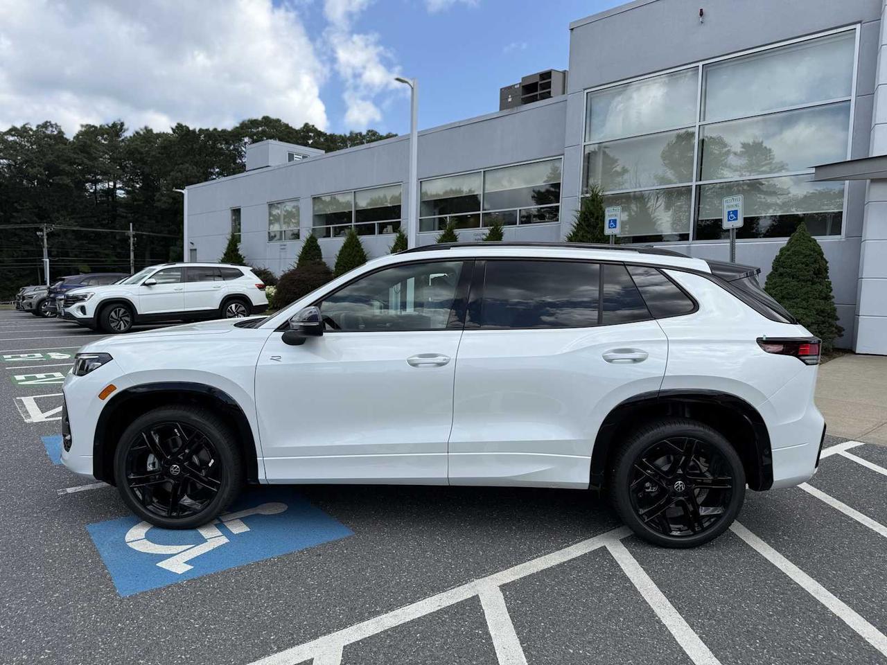2025 Volkswagen Tiguan SE R-Line Black Westborough MA