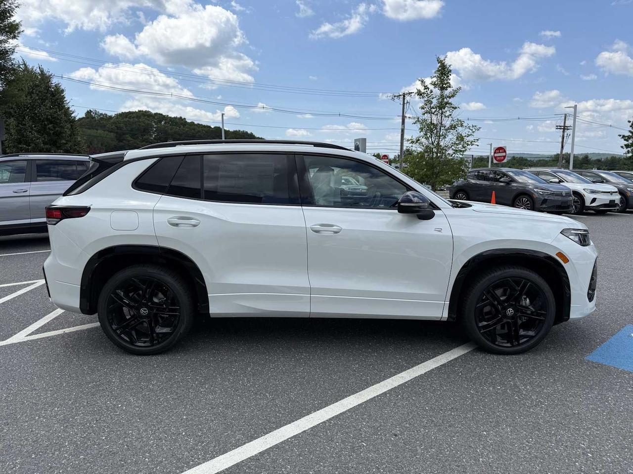 2025 Volkswagen Tiguan SE R-Line Black Westborough MA