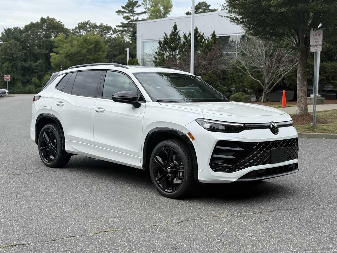 2025 Volkswagen Tiguan SE R-Line Black Westborough MA