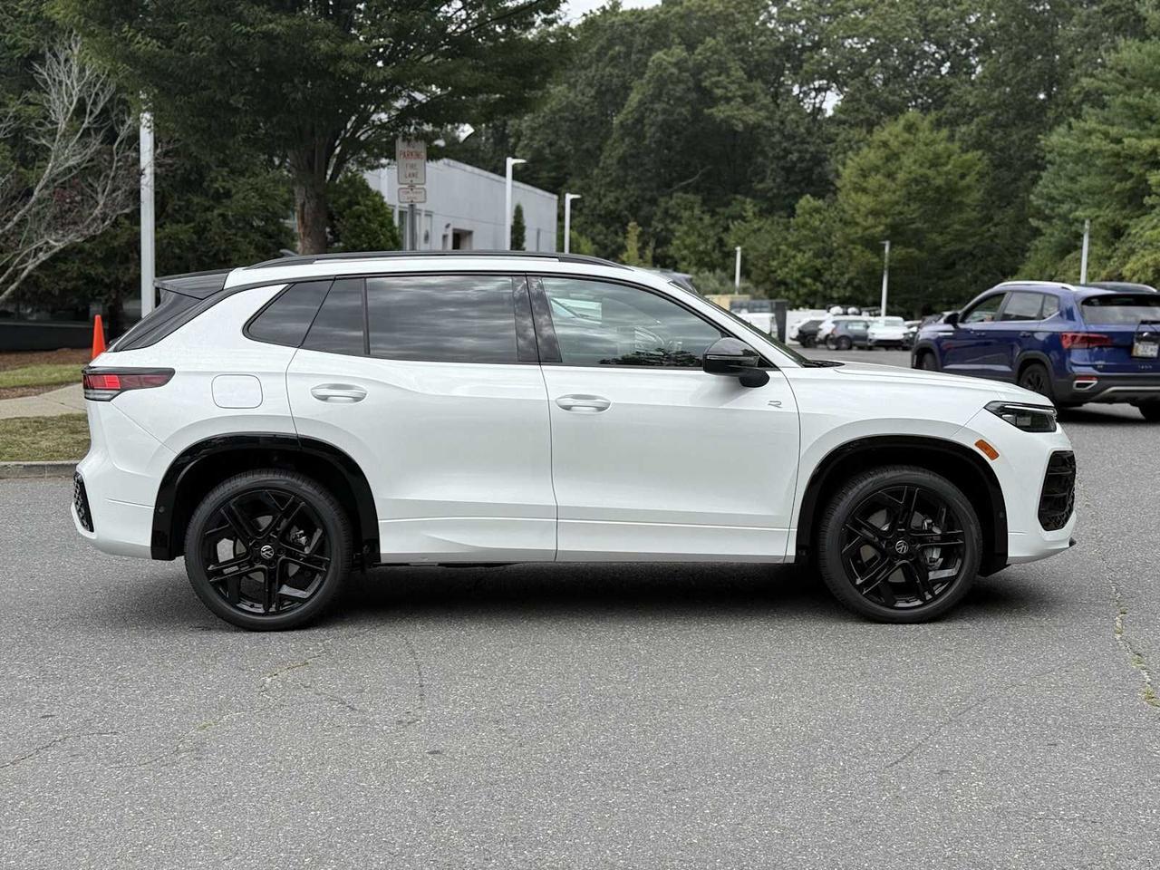2025 Volkswagen Tiguan SE R-Line Black Westborough MA