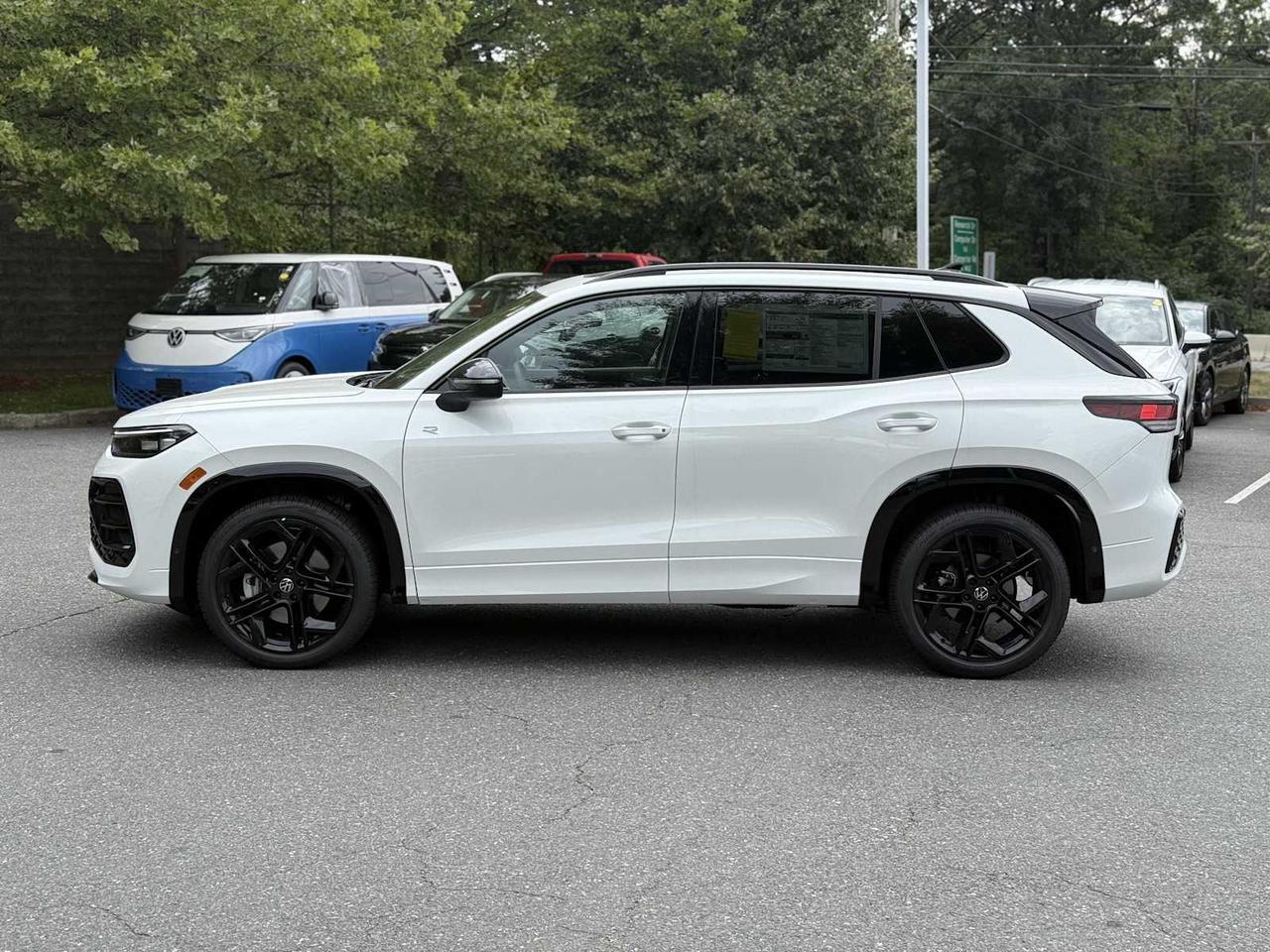 2025 Volkswagen Tiguan SE R-Line Black Westborough MA