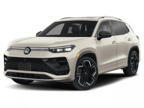 2025 Volkswagen Tiguan SE R-Line Black(ARRIVING END OF JULY/EARLY AUG) Oshkosh WI