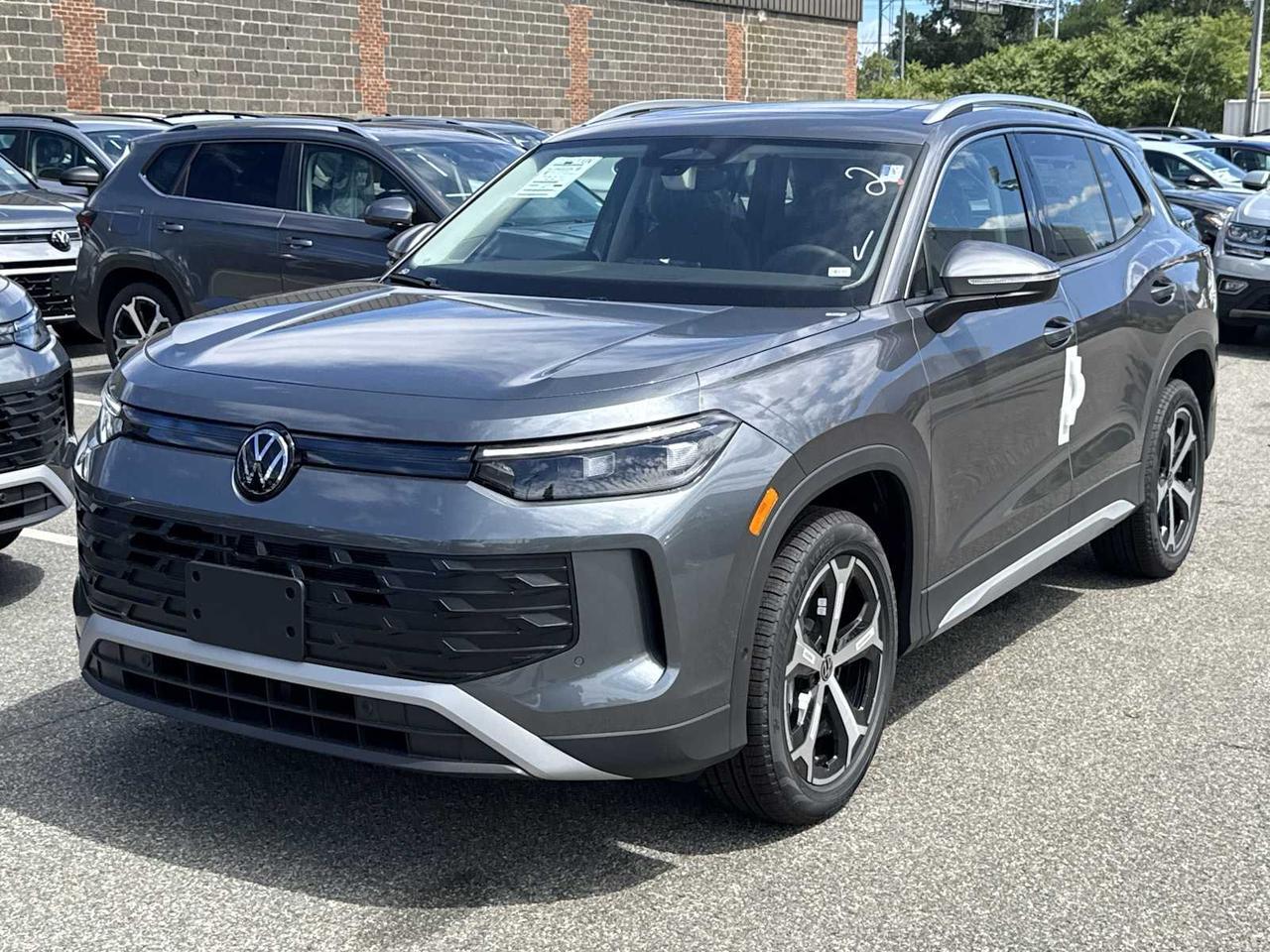 2025 Volkswagen Tiguan SE Wellesley MA