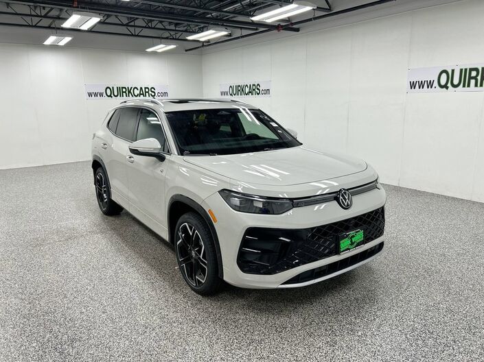 2025 Volkswagen Tiguan SEL R-Line Oshkosh WI