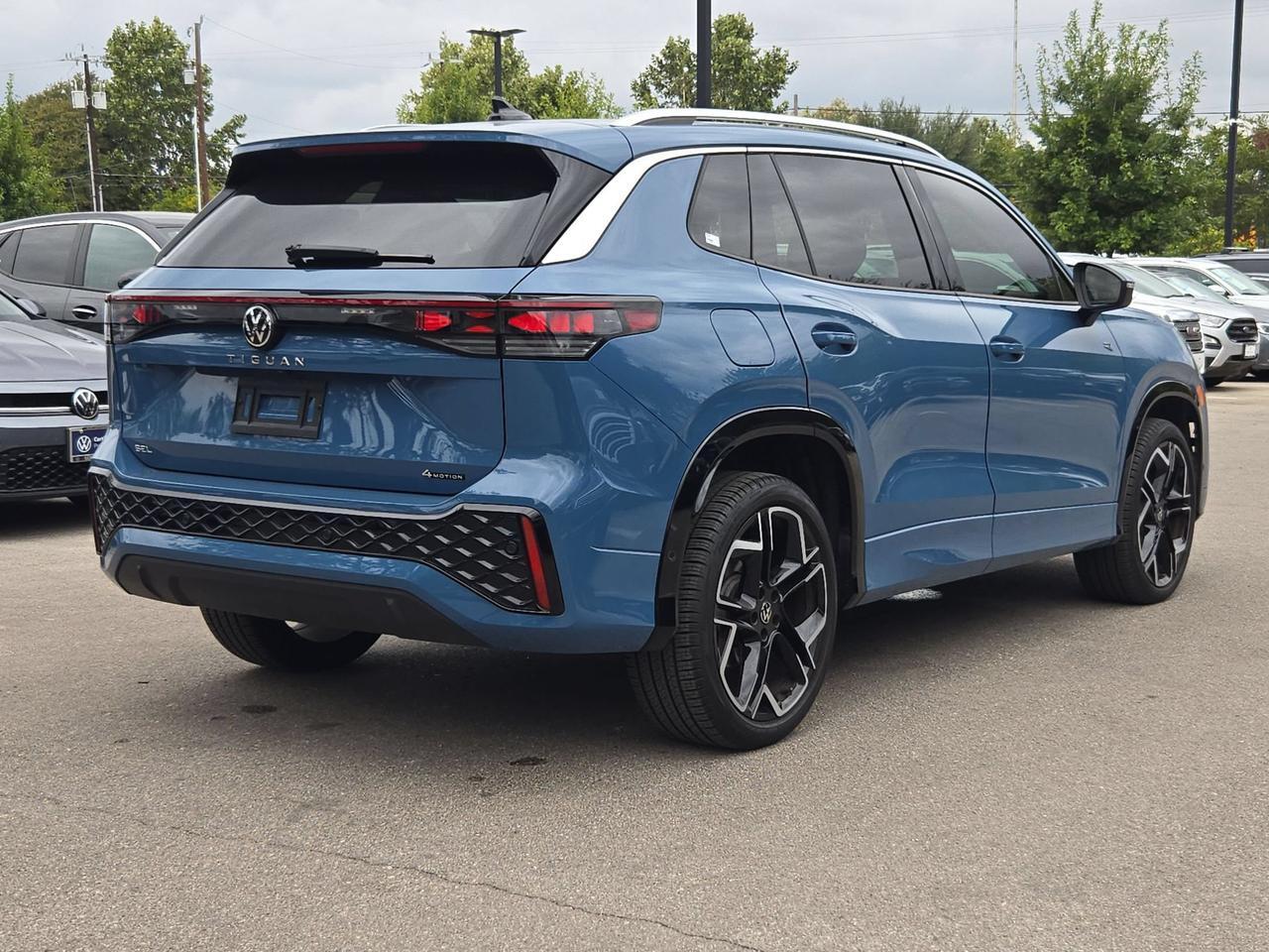 2025 Volkswagen Tiguan SEL R-Line