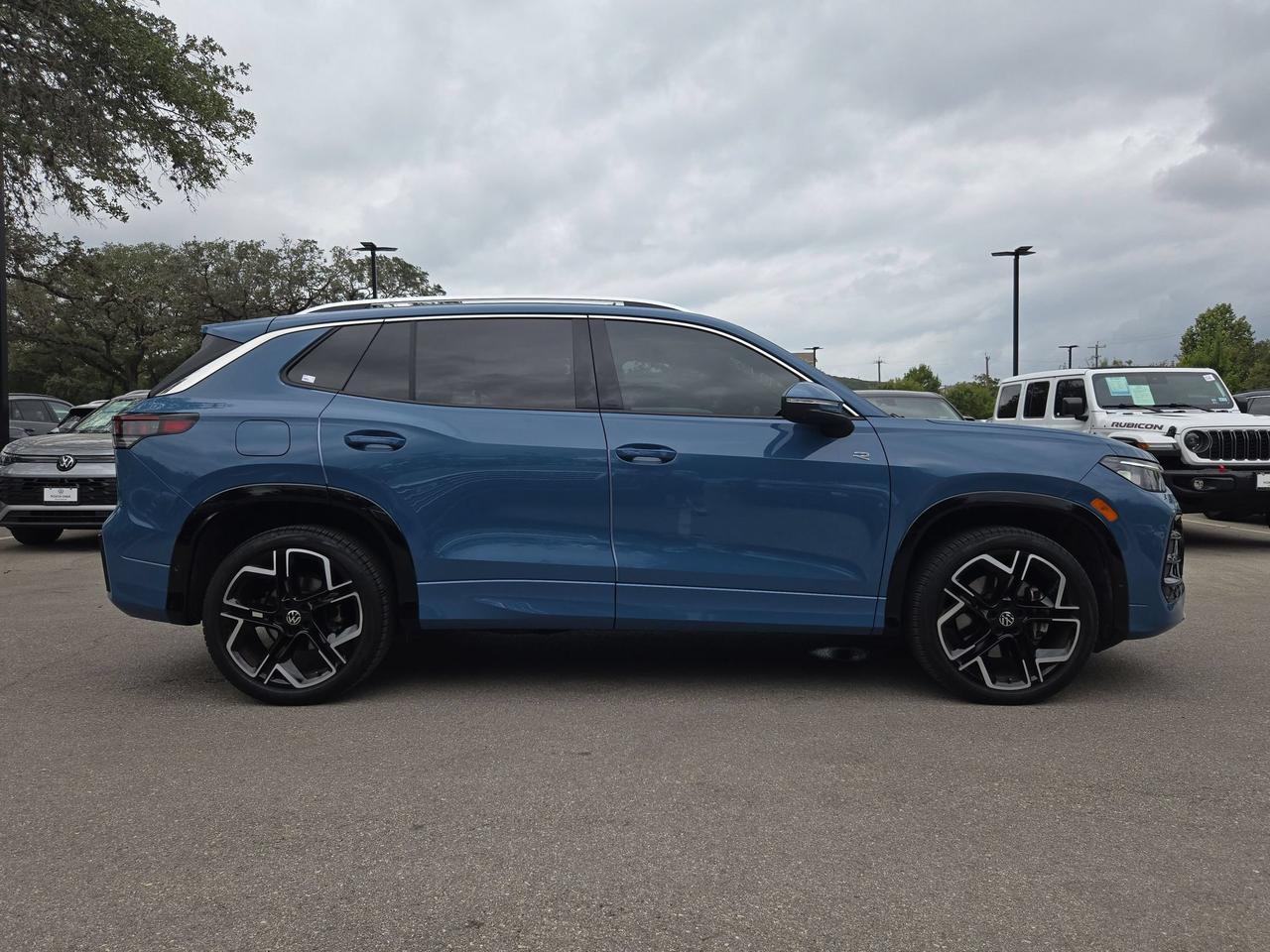 2025 Volkswagen Tiguan SEL R-Line