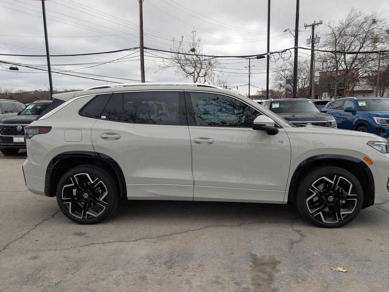 2025 Volkswagen Tiguan SEL R-Line