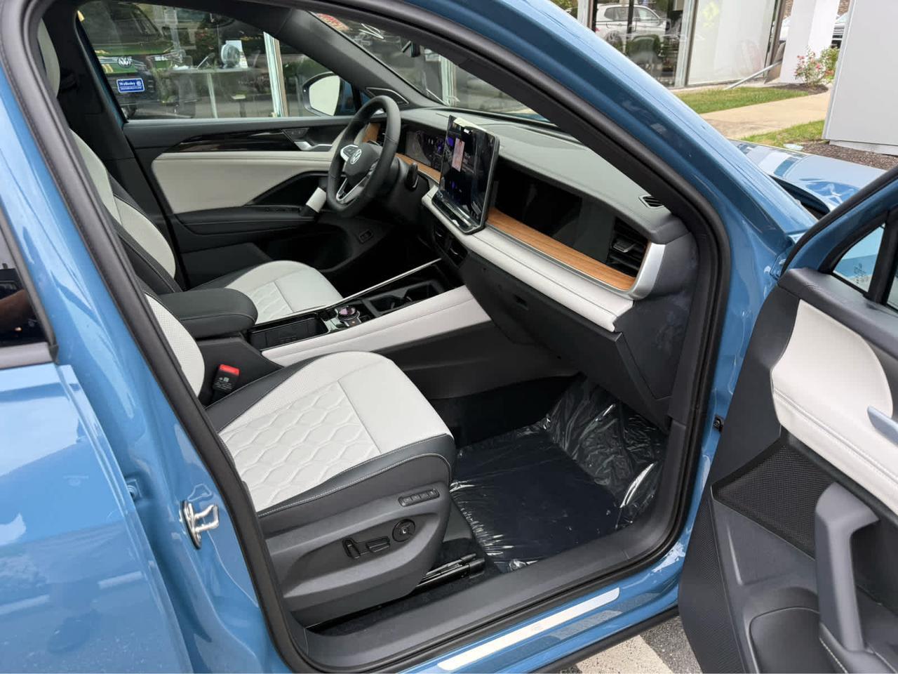 2025 Volkswagen Tiguan SEL R-Line Wellesley MA