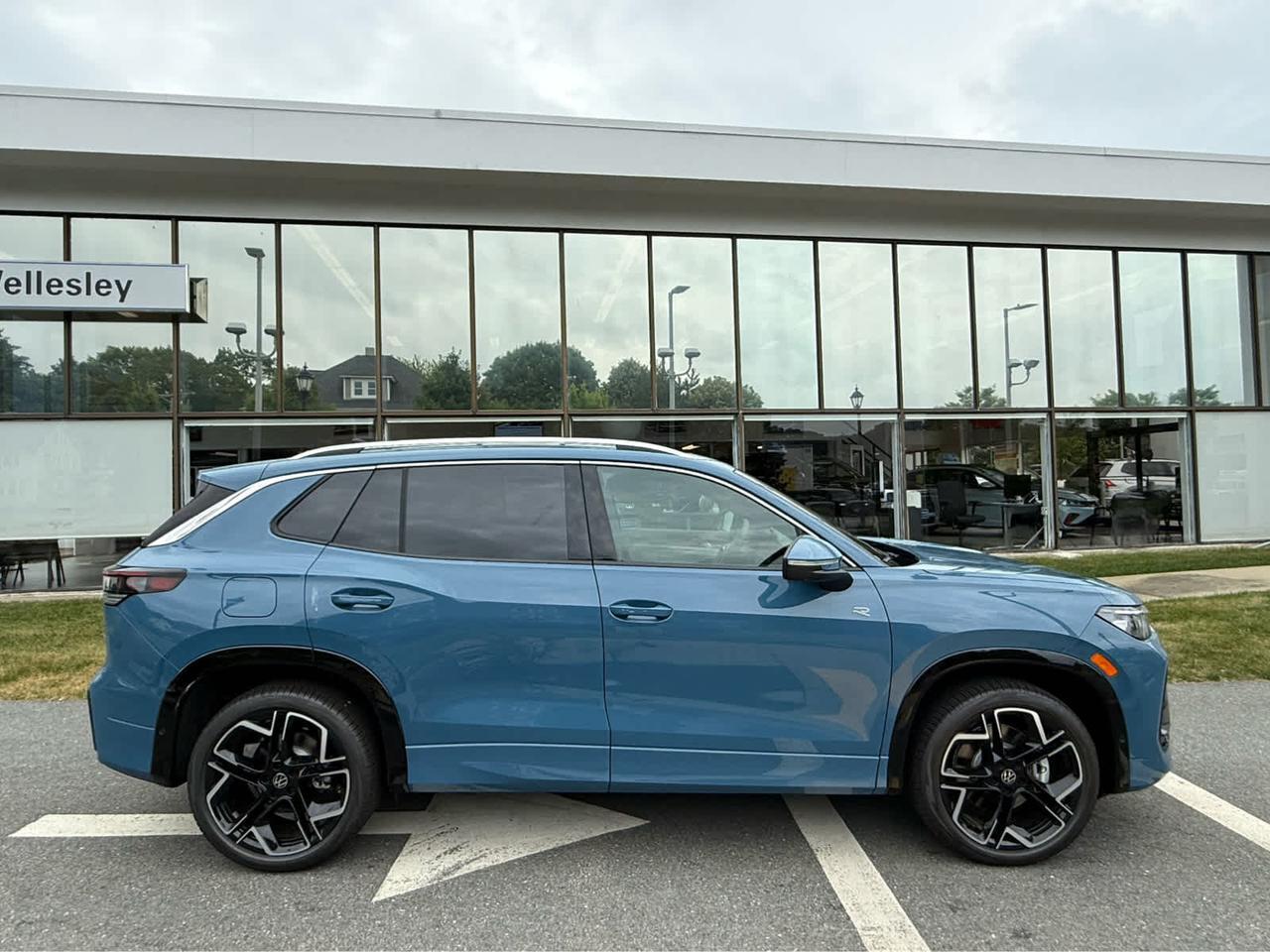 2025 Volkswagen Tiguan SEL R-Line Wellesley MA