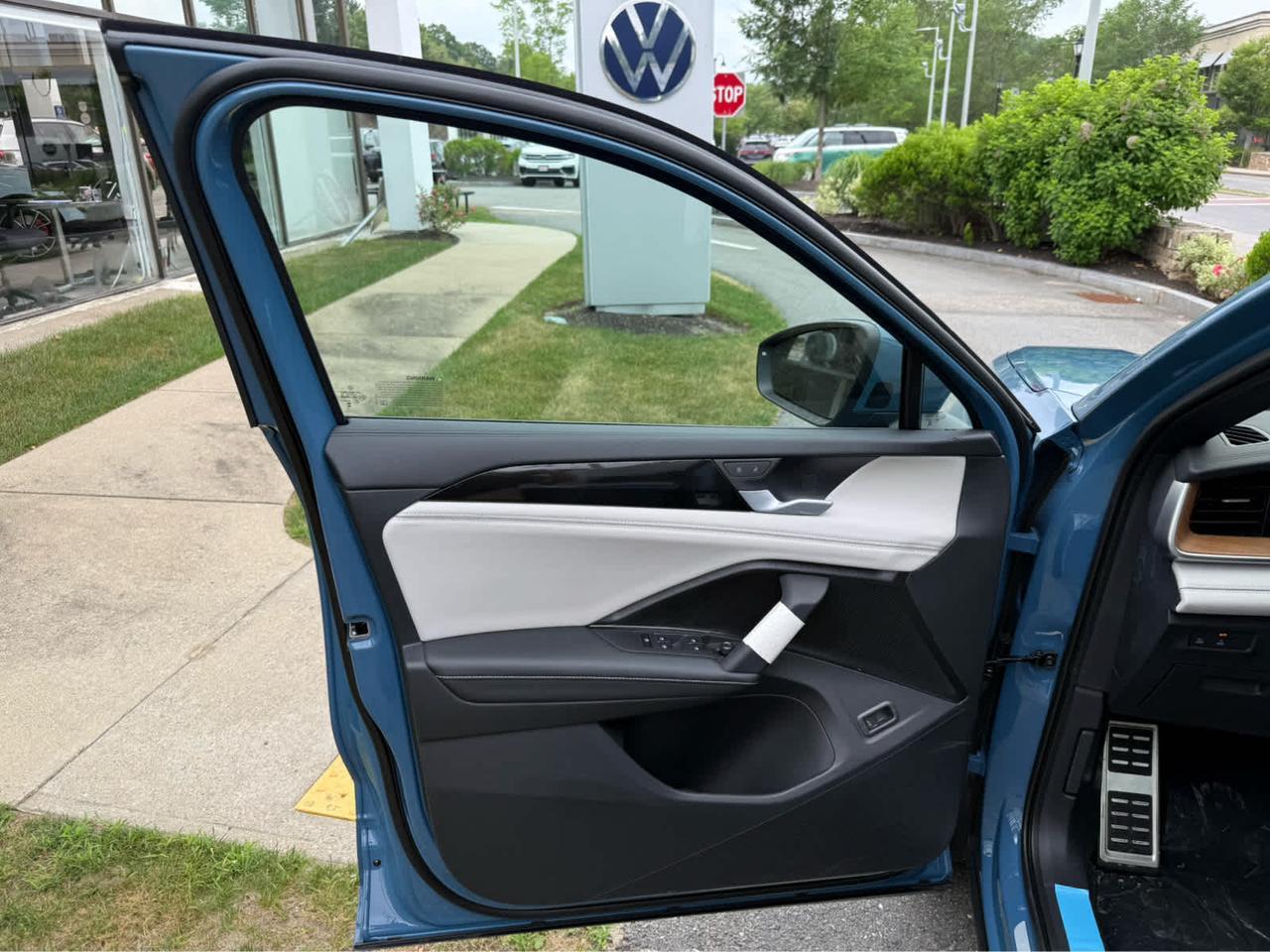 2025 Volkswagen Tiguan SEL R-Line Wellesley MA