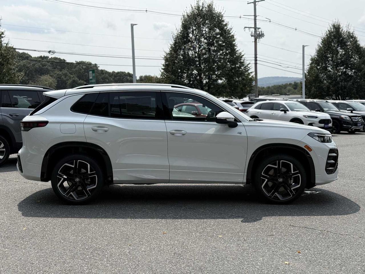 2025 Volkswagen Tiguan SEL R-Line Westborough MA