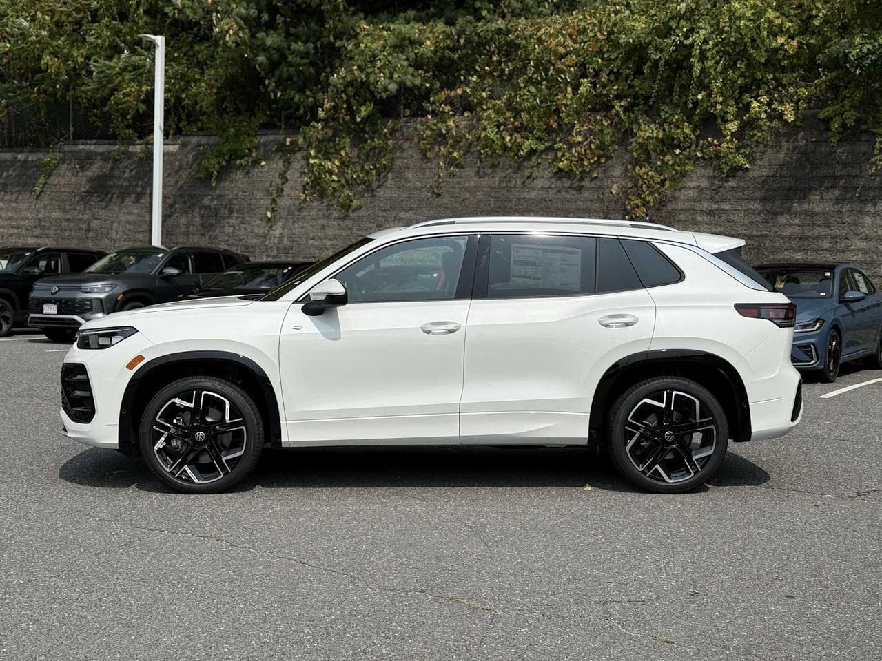 2025 Volkswagen Tiguan SEL R-Line Westborough MA