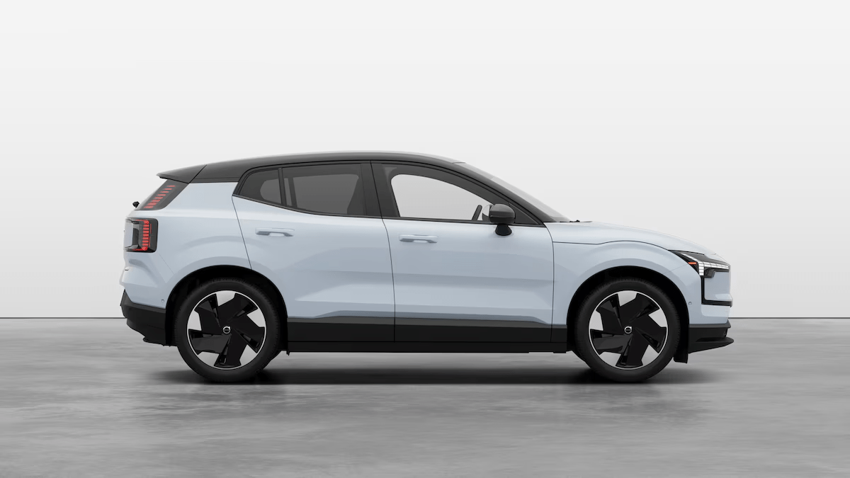 2025 Volvo EX30 Recharge Twin Motor ULTRA w/Harman Kardon, Pilot Assist, 360-3D Camera, Heated Seats & Wheel Portland OR
