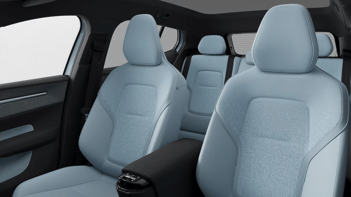 2025 Volvo EX30 Recharge Twin Motor ULTRA w/Harman Kardon, Pilot Assist, 360-3D Camera, Heated Seats & Wheel Portland OR