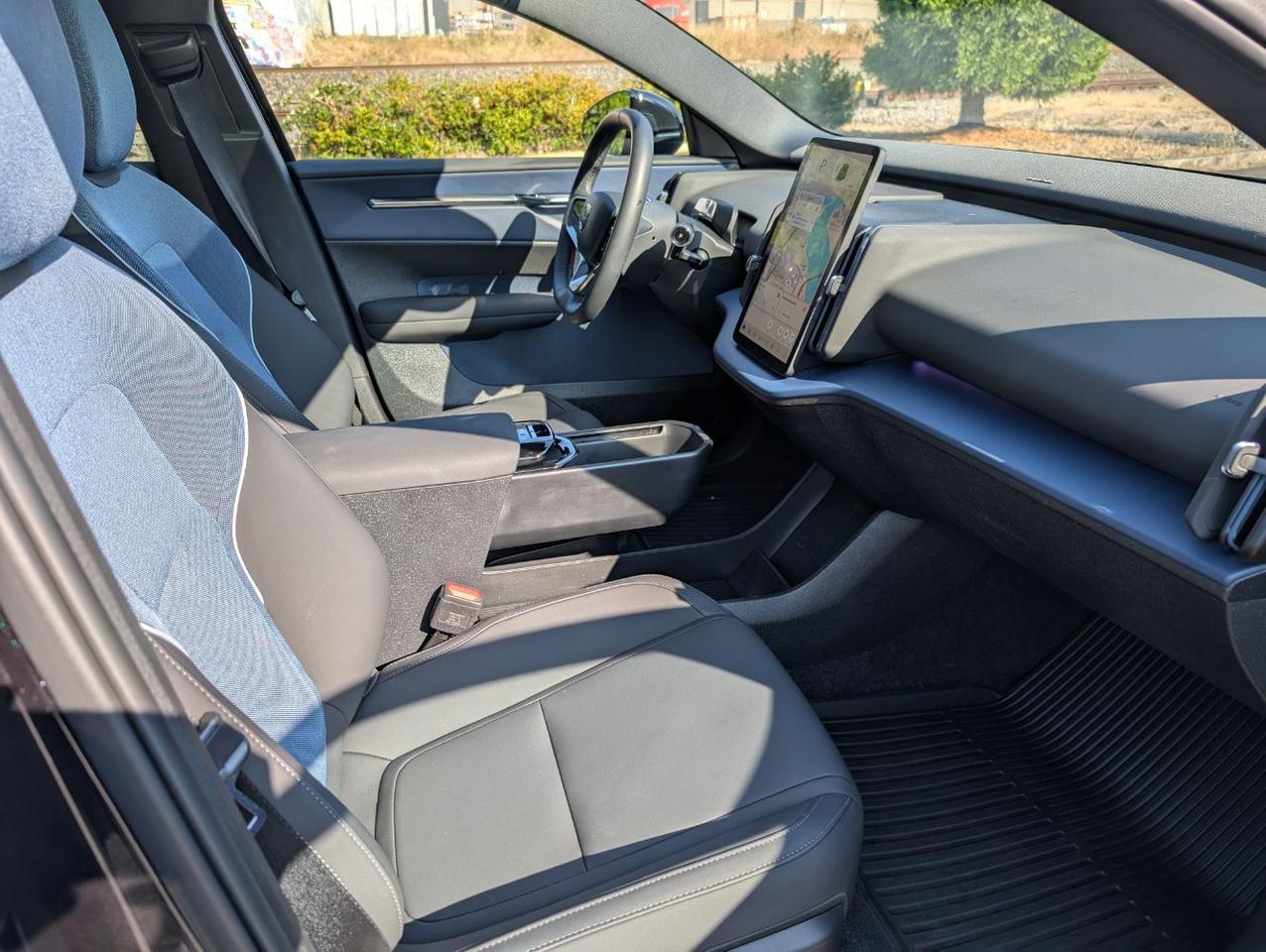 2025 Volvo EX30 Twin Motor PERFORMANCE ULTRA w/Harman Kardon, Pilot Assist, 360 Camera & Heated Seats Portland OR