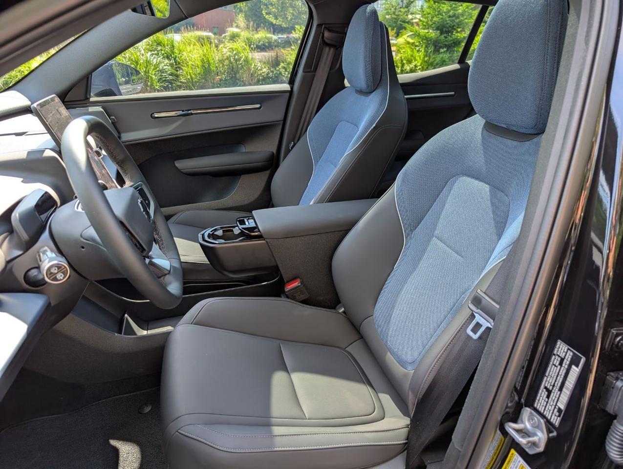 2025 Volvo EX30 Twin Motor Performance PLUS | 422hp, HK Premium Audio, Adaptive Cruise, Heated Seats & Wheel Portland OR