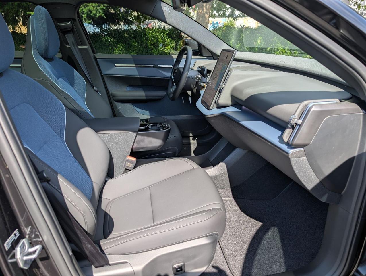 2025 Volvo EX30 Twin Motor Performance PLUS | 422hp, HK Premium Audio, Adaptive Cruise, Heated Seats & Wheel Portland OR