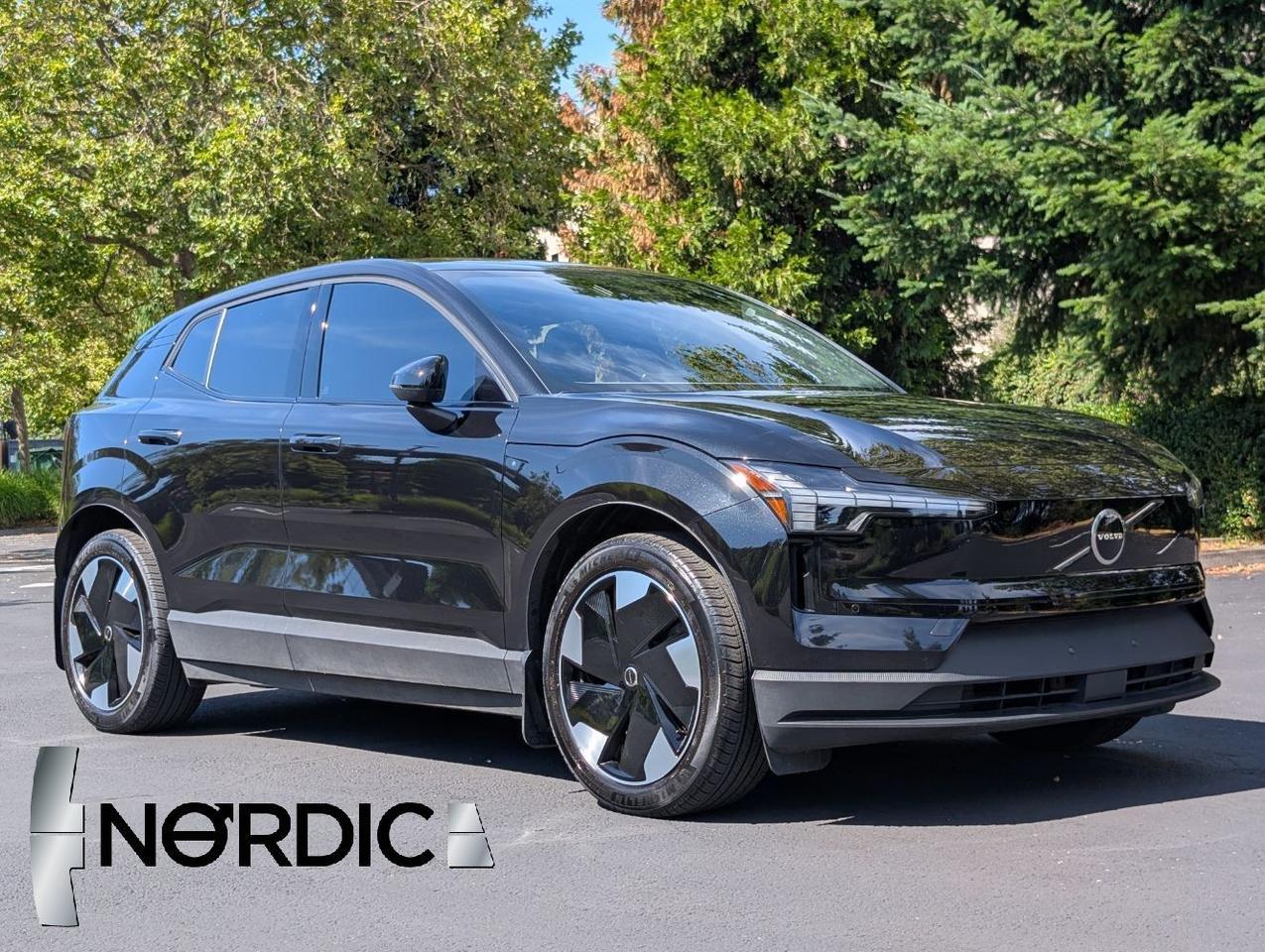2025 Volvo EX30 Twin Motor Performance PLUS | 422hp, HK Premium Audio, CLimate Pkg *