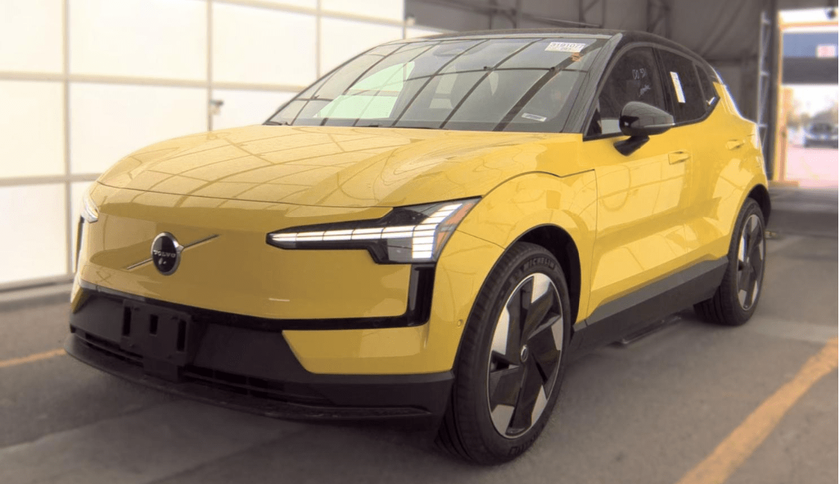 2025 Volvo EX30 Twin Motor Performance Ultra Bend OR