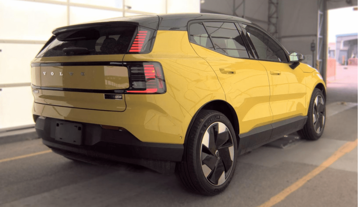 2025 Volvo EX30 Twin Motor Performance Ultra Bend OR