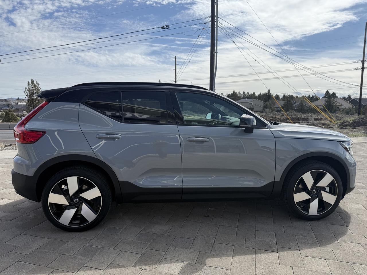2025 Volvo EX40 Bend OR