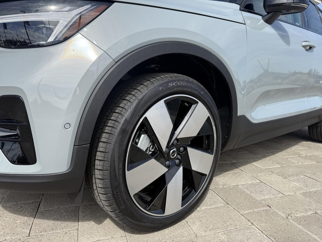 2025 Volvo EX40 Bend OR