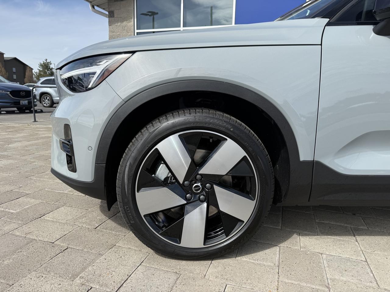 2025 Volvo EX40 Bend OR
