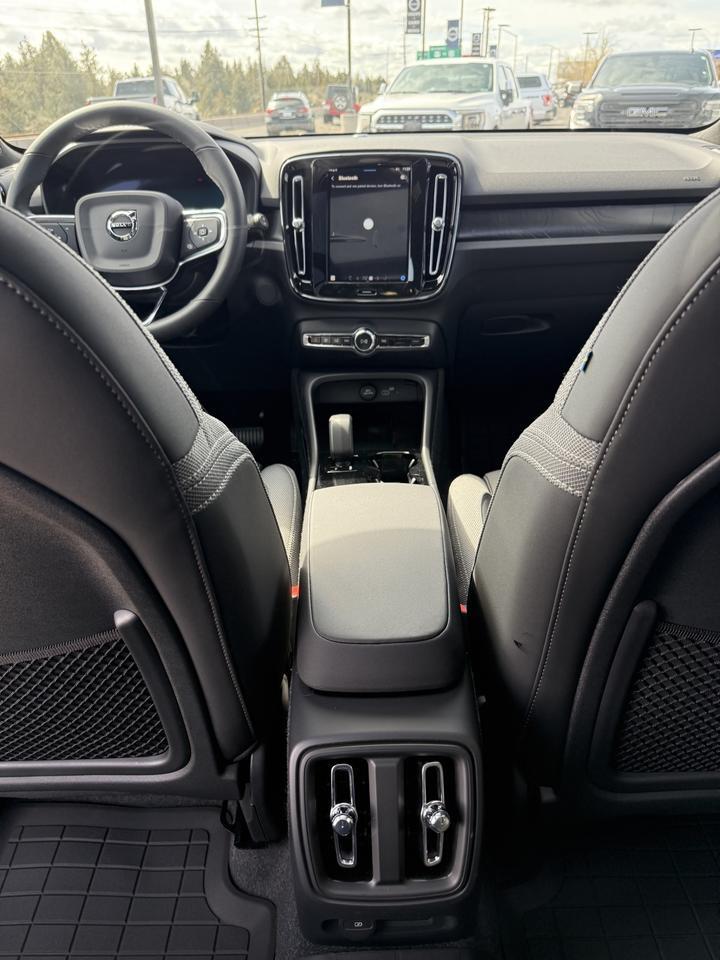 2025 Volvo EX40 Bend OR