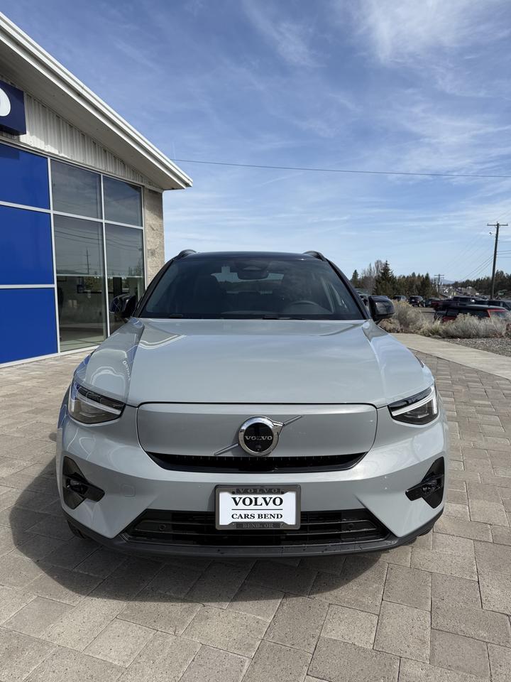 2025 Volvo EX40 Bend OR