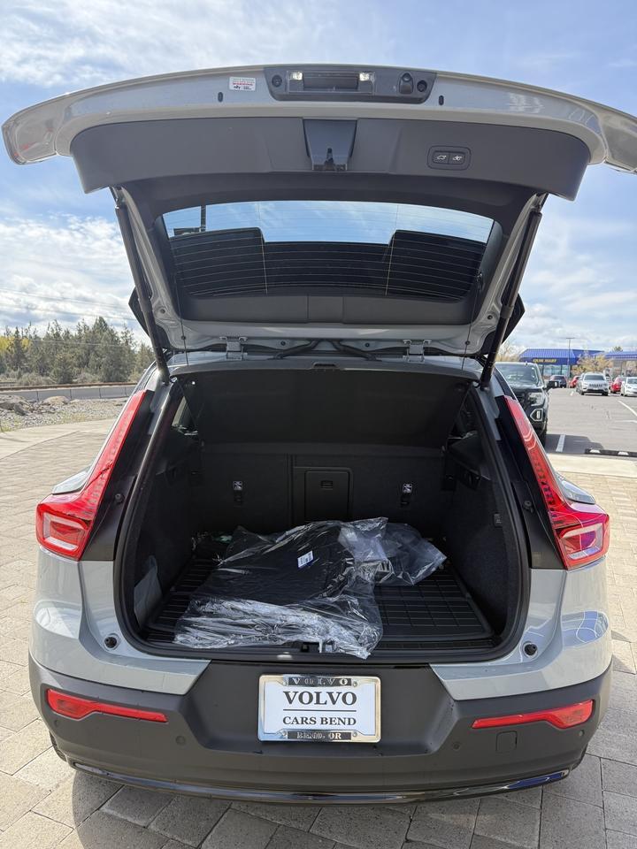 2025 Volvo EX40 Bend OR