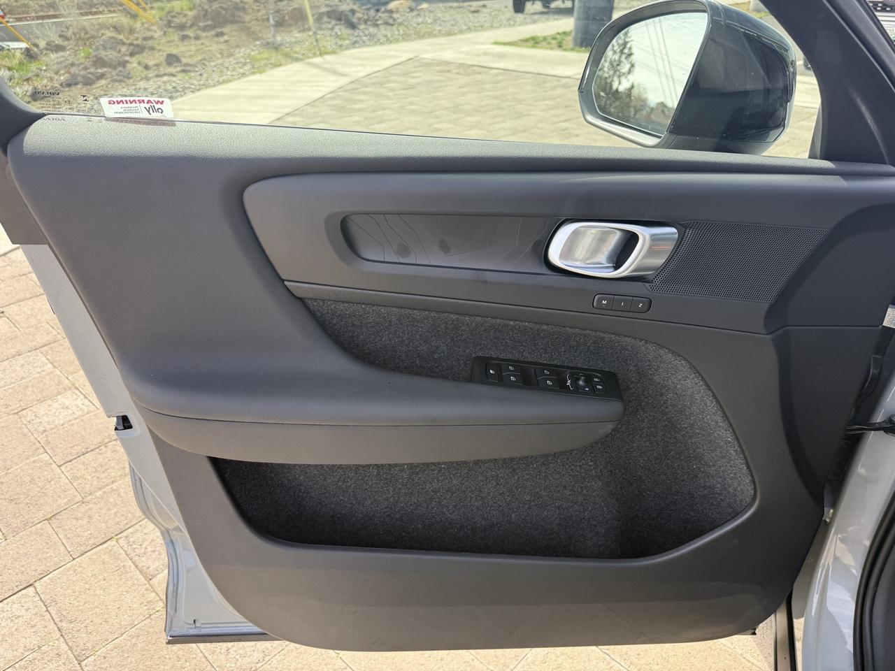 2025 Volvo EX40 Single Motor Extended Range Plus Bend OR