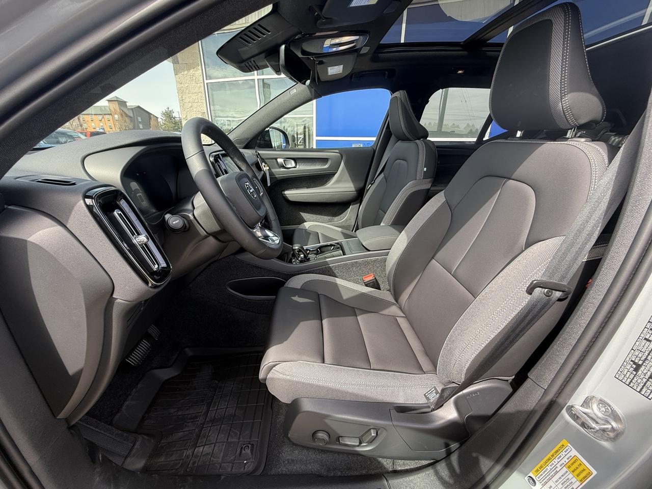 2025 Volvo EX40 Single Motor Extended Range Plus Bend OR