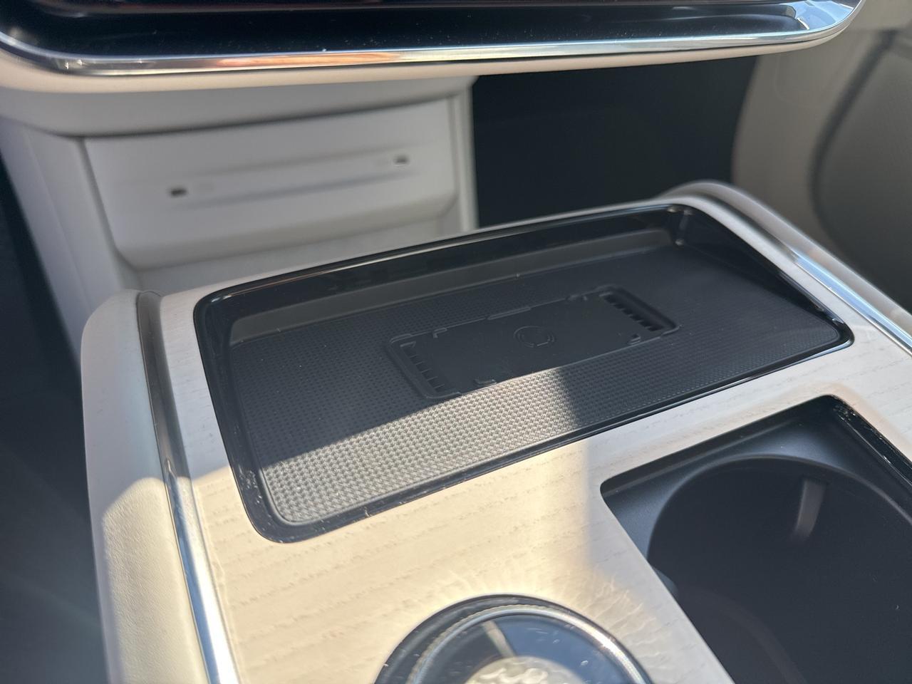 2025 Volvo EX90 Bend OR