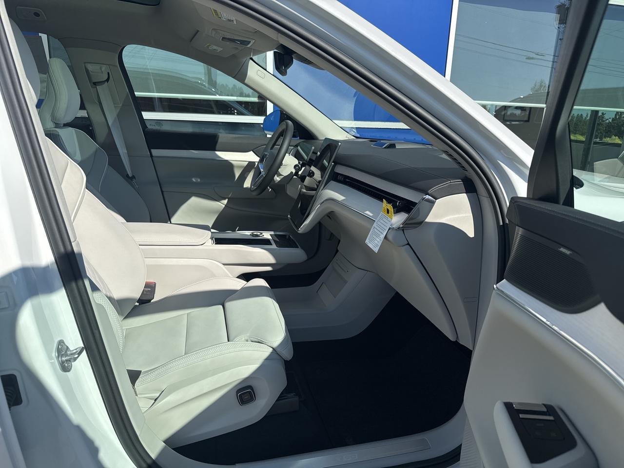 2025 Volvo EX90 Bend OR