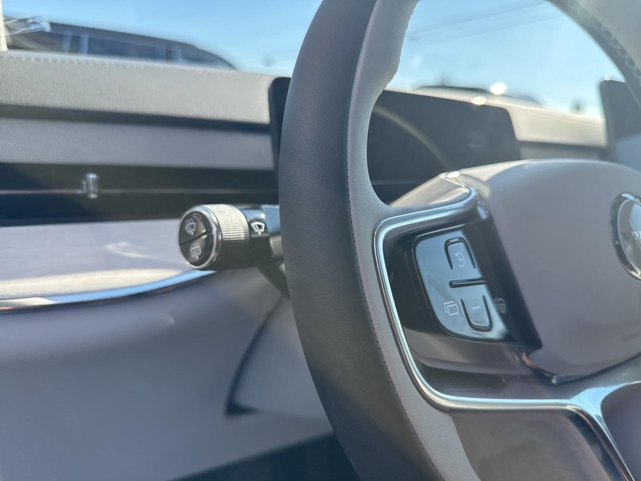 2025 Volvo EX90 Bend OR