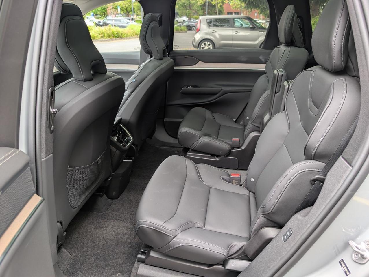 2025 Volvo EX90 Twin Motor AWD ULTRA | 402hp, 310mi EV Range, Bose Premium Audio, Tow Package, Climate Comfort Seats Portland OR