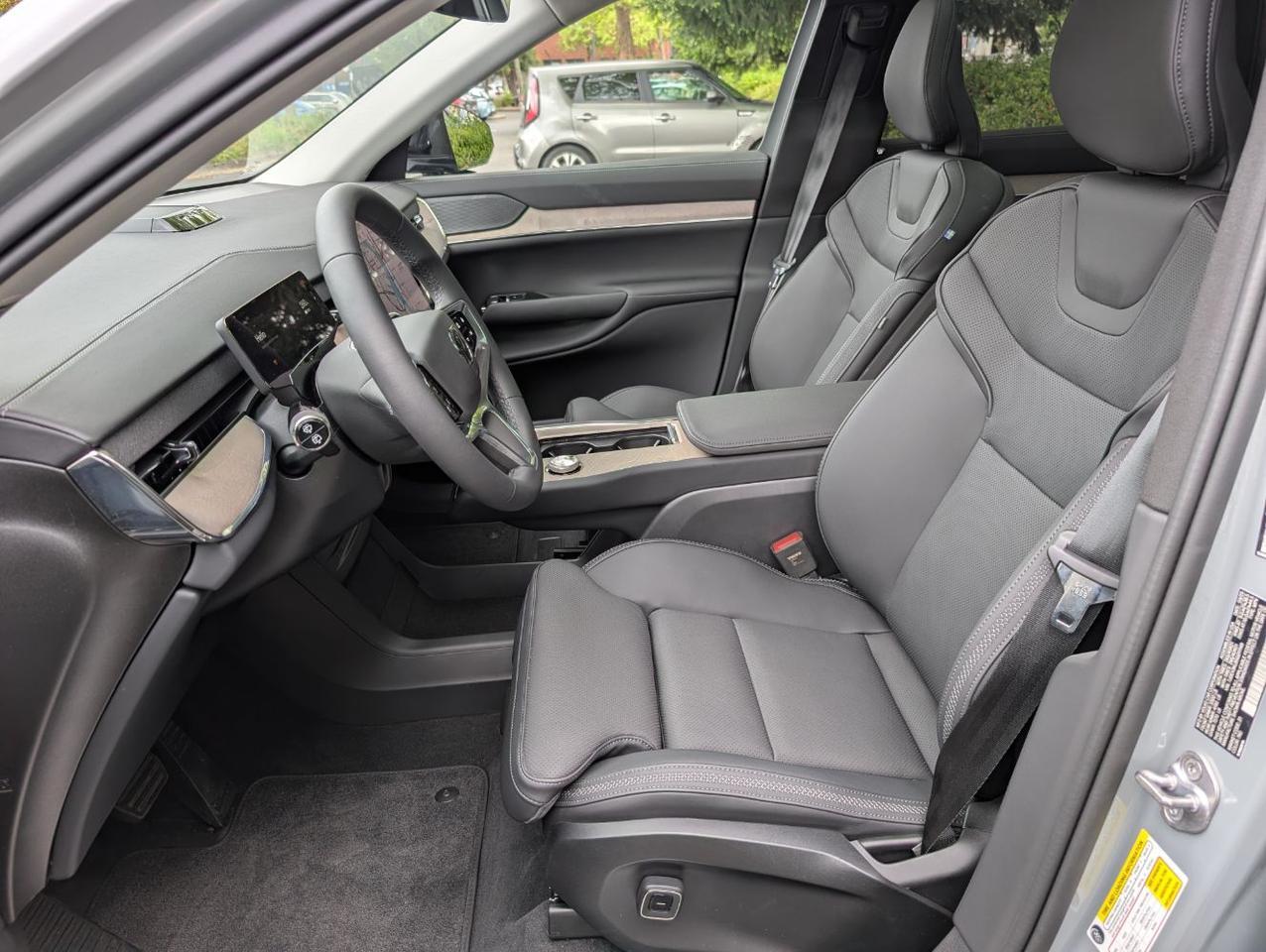 2025 Volvo EX90 Twin Motor AWD ULTRA | 402hp, 310mi EV Range, Bose Premium Audio, Tow Package, Climate Comfort Seats Portland OR