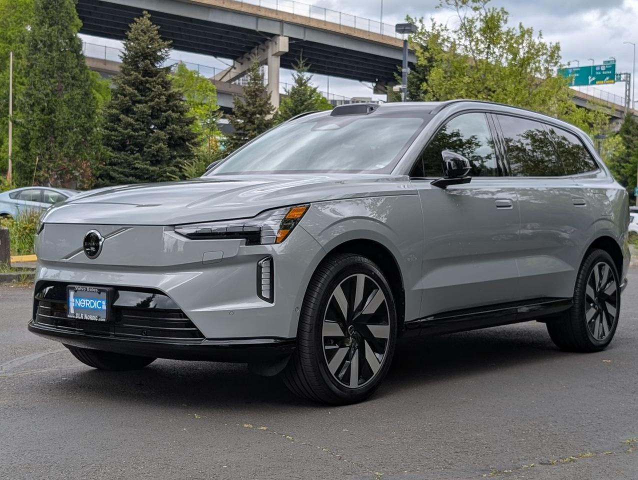 2025 Volvo EX90 Twin Motor AWD ULTRA | 402hp, 310mi EV Range, Bose Premium Audio, Tow Package, Climate Comfort Seats Portland OR