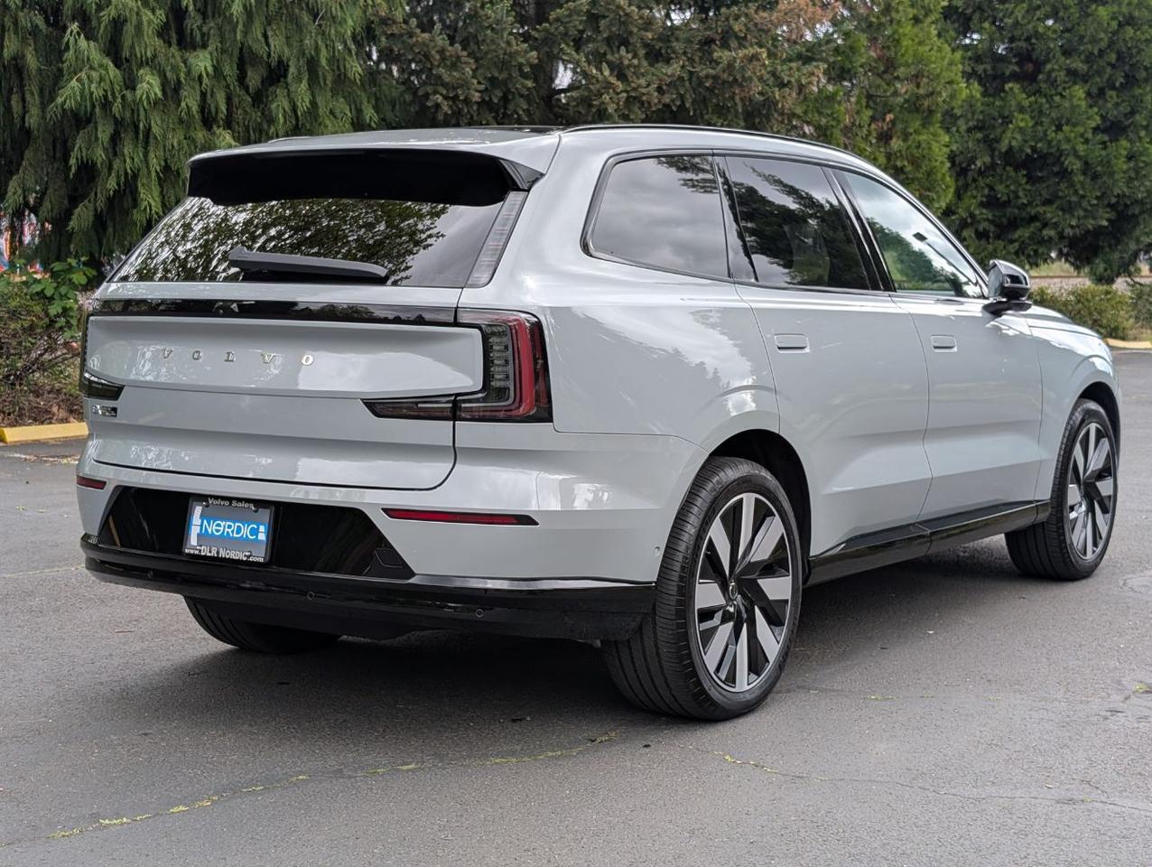 2025 Volvo EX90 Twin Motor AWD ULTRA | 402hp, 310mi EV Range, Bose Premium Audio, Tow Package, Climate Comfort Seats Portland OR
