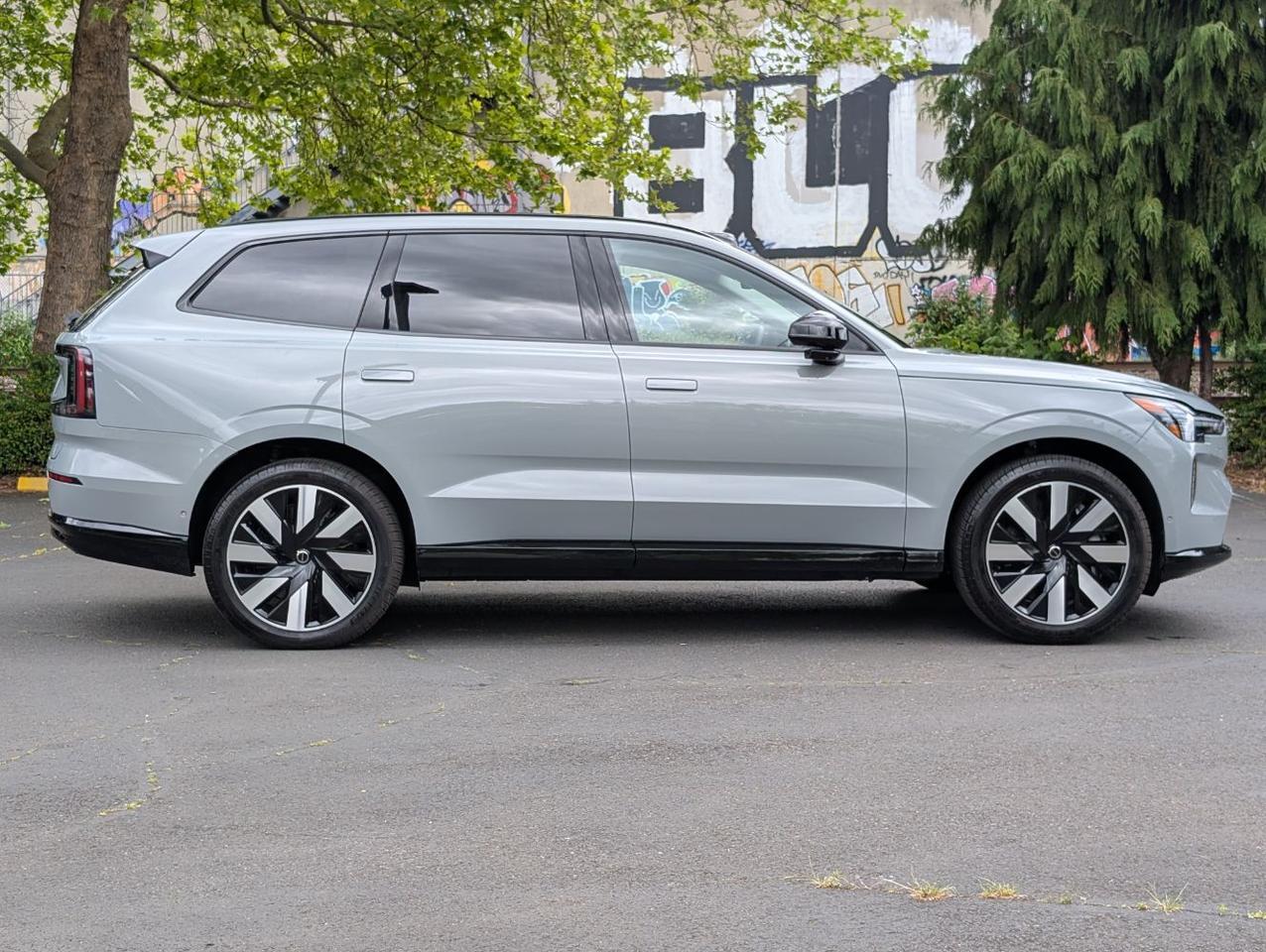2025 Volvo EX90 Twin Motor AWD ULTRA | 402hp, 310mi EV Range, Bose Premium Audio, Tow Package, Climate Comfort Seats Portland OR