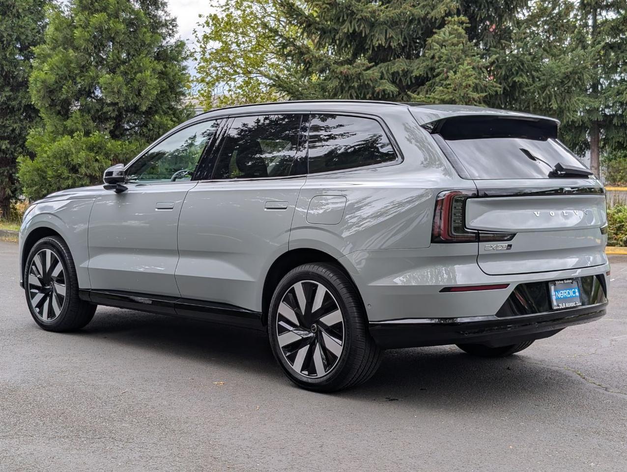 2025 Volvo EX90 Twin Motor AWD ULTRA | 402hp, 310mi EV Range, Bose Premium Audio, Tow Package, Climate Comfort Seats Portland OR