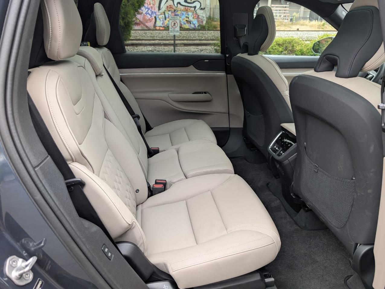 2025 Volvo EX90 Twin Motor PLUS | 402hp, 308mi EV, Bose Audio, 6-Pass, Pilot Assist, Head Up Display & Tow Hitch Portland OR