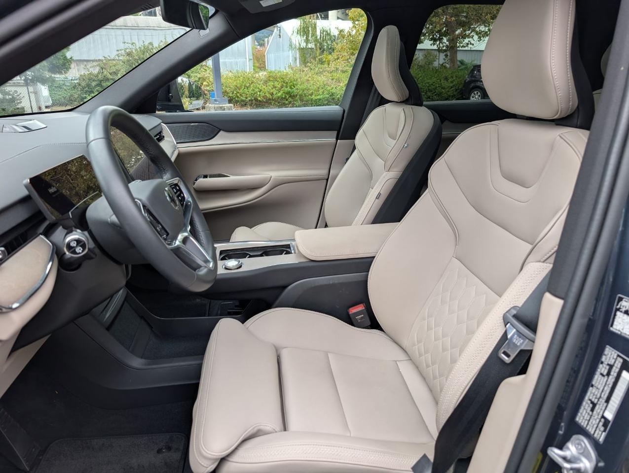 2025 Volvo EX90 Twin Motor PLUS | 402hp, 308mi EV, Bose Audio, 6-Pass, Pilot Assist, Head Up Display & Tow Hitch Portland OR