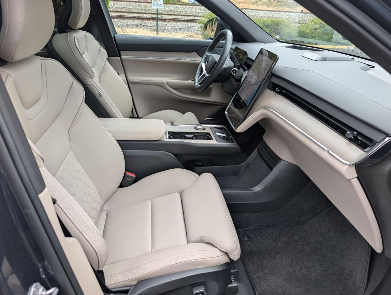 2025 Volvo EX90 Twin Motor PLUS | 402hp, 308mi EV, Bose Audio, 6-Pass, Pilot Assist, Head Up Display & Tow Hitch Portland OR