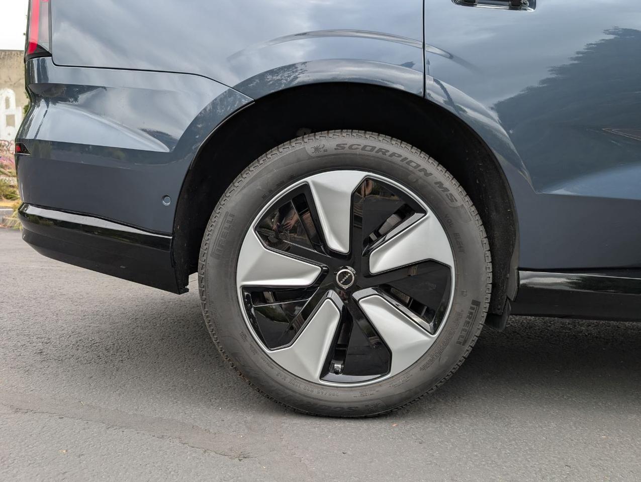 2025 Volvo EX90 Twin Motor PLUS | 402hp, 308mi EV, Bose Audio, 6-Pass, Pilot Assist, Head Up Display & Tow Hitch Portland OR