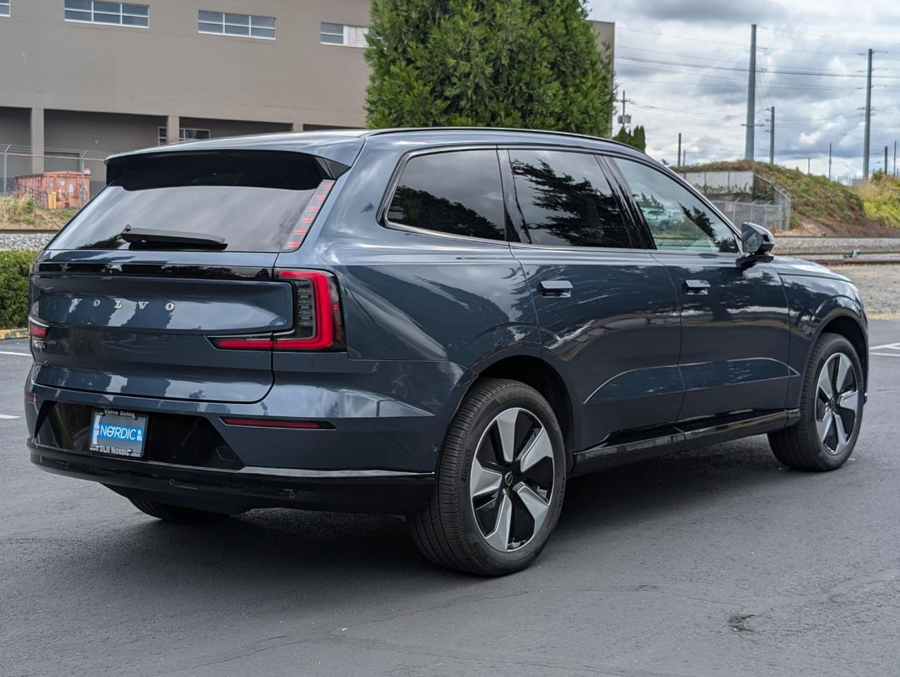 2025 Volvo EX90 Twin Motor PLUS | 402hp, 308mi EV, Bose Audio, 6-Pass, Pilot Assist, Head Up Display & Tow Hitch Portland OR