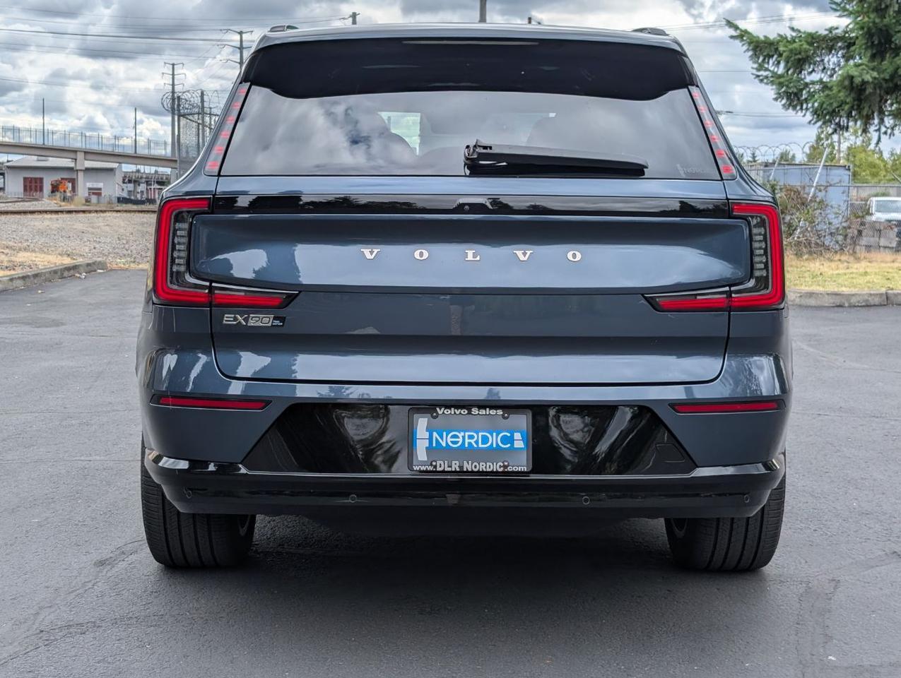 2025 Volvo EX90 Twin Motor PLUS | 402hp, 308mi EV, Bose Audio, 6-Pass, Pilot Assist, Head Up Display & Tow Hitch Portland OR