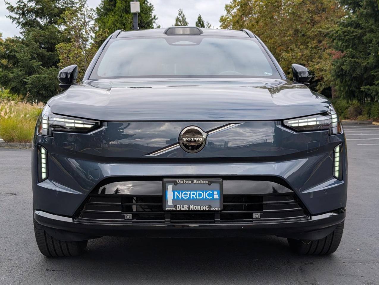2025 Volvo EX90 Twin Motor PLUS | 402hp, 308mi EV, Bose Audio, 6-Pass, Pilot Assist, Head Up Display & Tow Hitch Portland OR