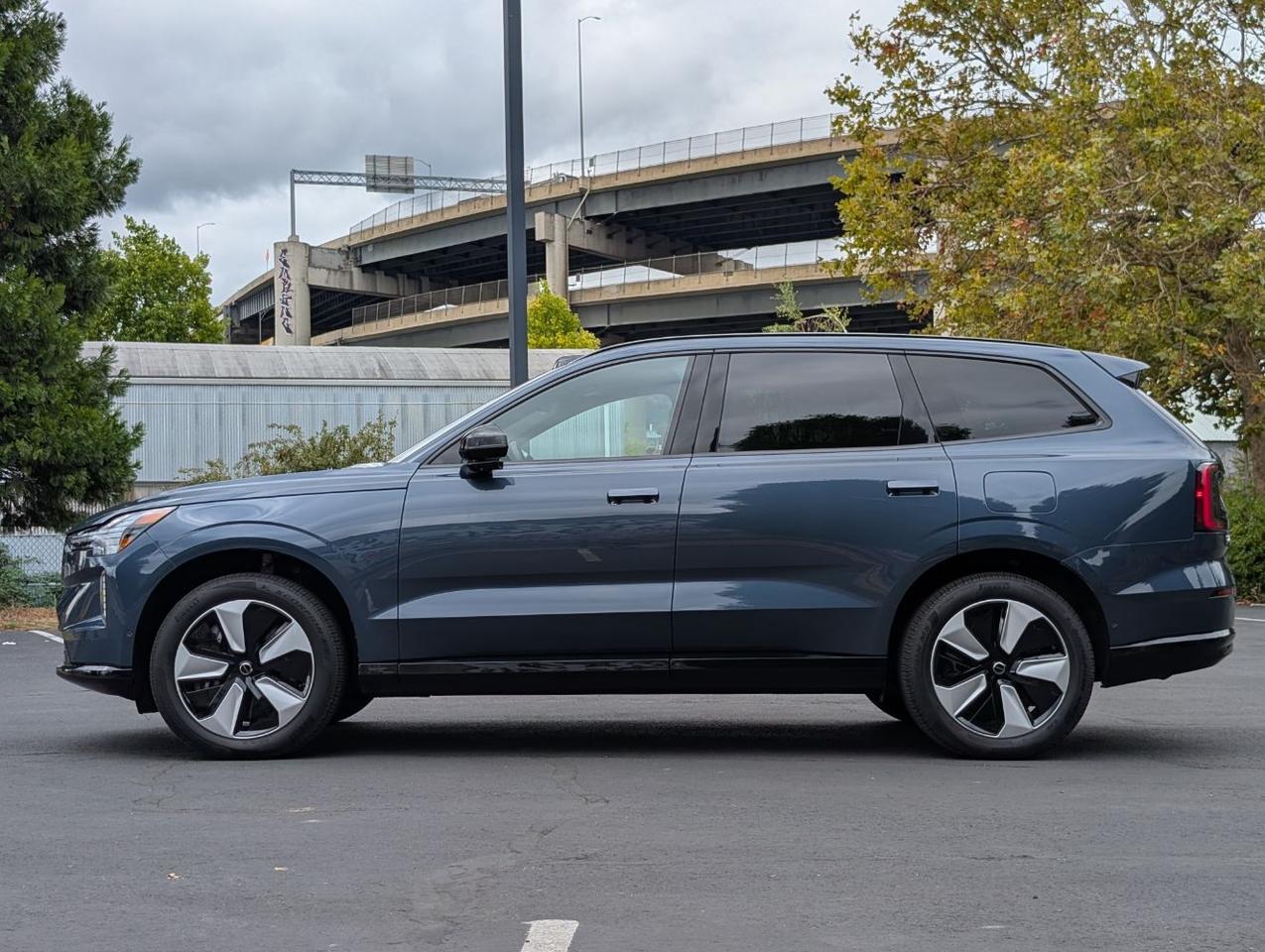 2025 Volvo EX90 Twin Motor PLUS | 402hp, 308mi EV, Bose Audio, 6-Pass, Pilot Assist, Head Up Display & Tow Hitch Portland OR