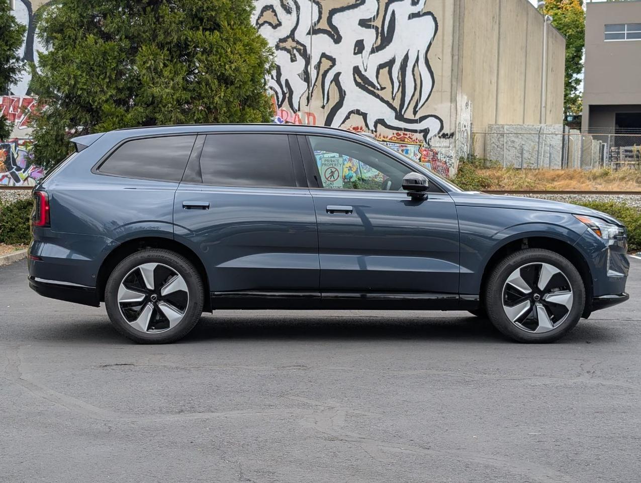 2025 Volvo EX90 Twin Motor PLUS | 402hp, 308mi EV, Bose Audio, 6-Pass, Pilot Assist, Head Up Display & Tow Hitch Portland OR